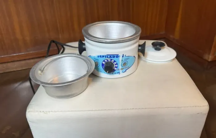 Aquecedor de Cera Elétrico Bivolt (Termocera 250ml) + Refil de Alumínio + GRÁTIS Rolo Depi