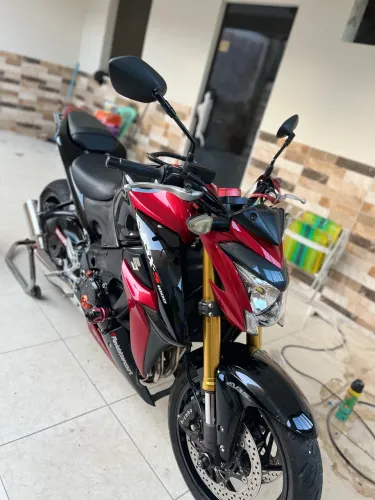 Vendo GsxS1000, tem cvs no valor !
