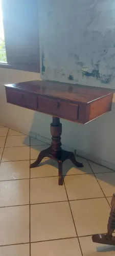 Mesa aparador em madeira Nobre