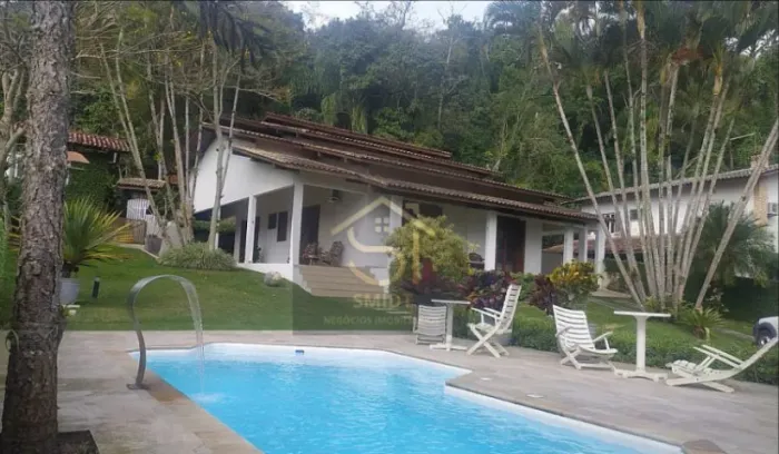 Casa com piscina em Jurerê, 5 quartos e perto da praia