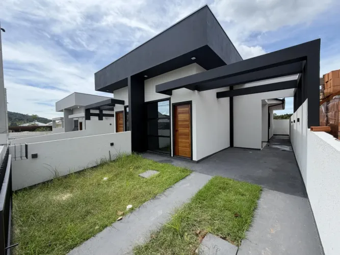 Casa Geminada com 02 Dormitórios (01 Suíte)  Potecas | São José/SC