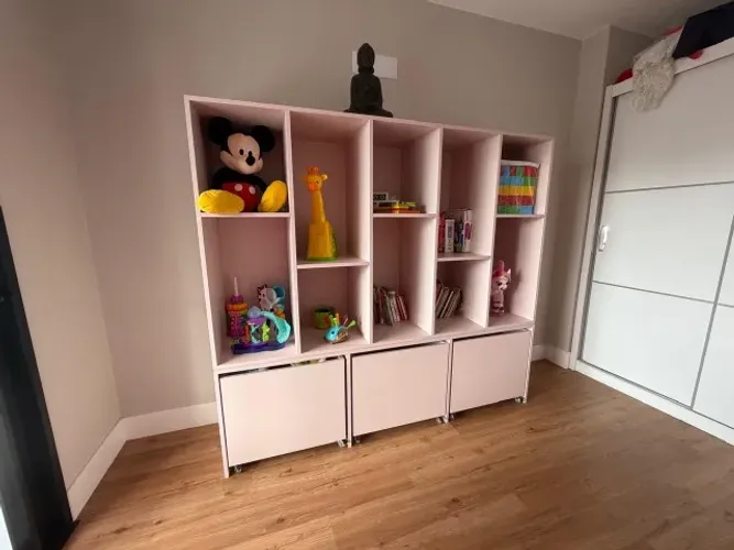 Armario de brinquedo - 2 de largura e 1,80 de altura