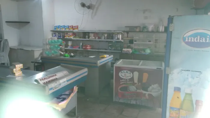 Maquinaria e expositores para mercado.