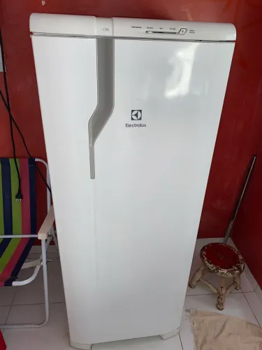 vende-se Geladeira electrolux 2025
