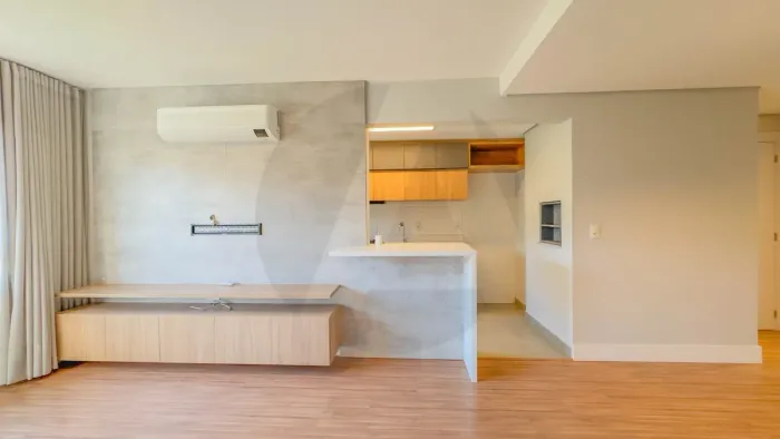 Apartamento semimobiliado de 2 dormitórios com 66 m² no Passo d?Areia