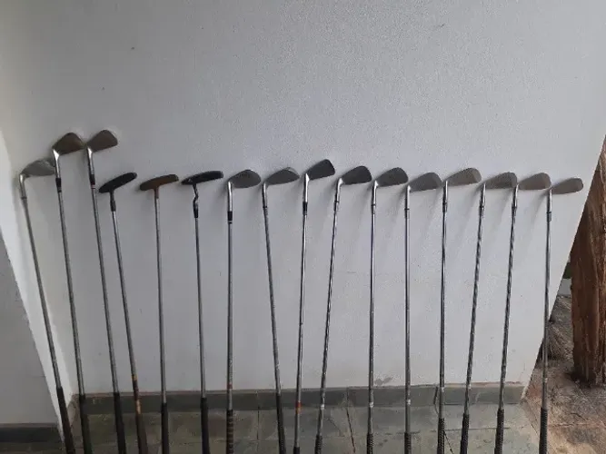Conjunto de 16 tacos de golfe de ferro