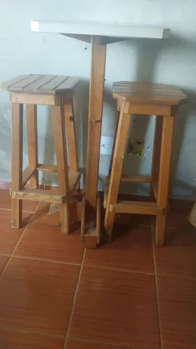 Banquetas de madeira