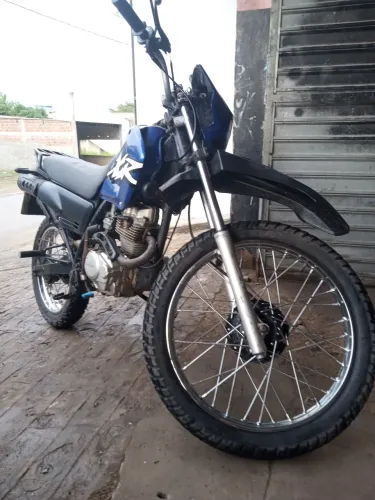 Moto xlr ano 2002 125 não tem multa só está atrasada.