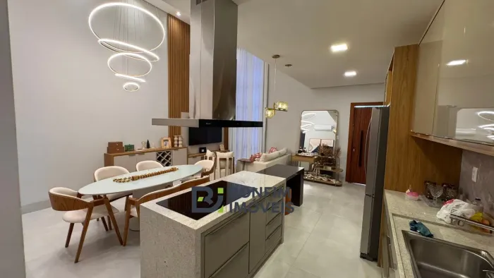 Casa de Alto Padrão com Energia Fotovoltaica e Piscina Aquecida