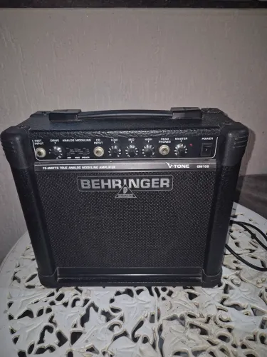 Amplificador de guitarra/violão Behringer V-Tone GM108 (25W)