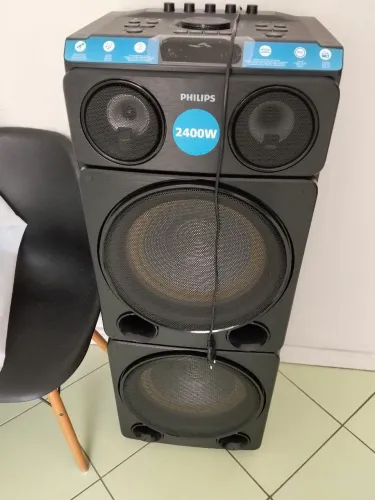 Caixa de som Philips acompanha controle remoto e capa usada somente três vezes nova