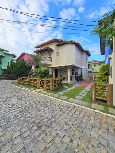 Stella Maris  -  Excelente Casa Duplex 3/4, Sendo Uma Suite, C/Closet.