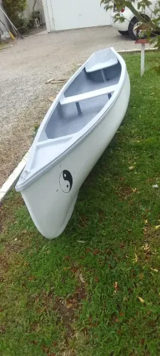 Vendo canoa de fibra .