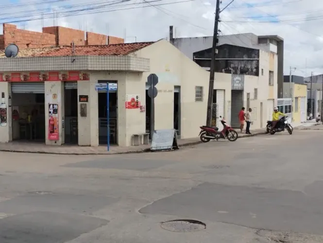 Ponto Comercial e Sobrado