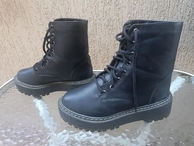 Bota Coturno marca Cléo Tam 36