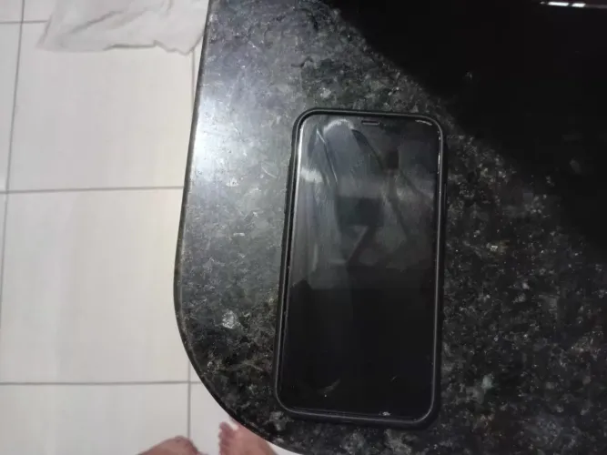iPhone 11 em ótima condição