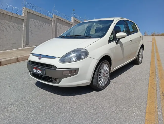 Fiat Punto Essence 1.6 Flex 16V 5P 2014