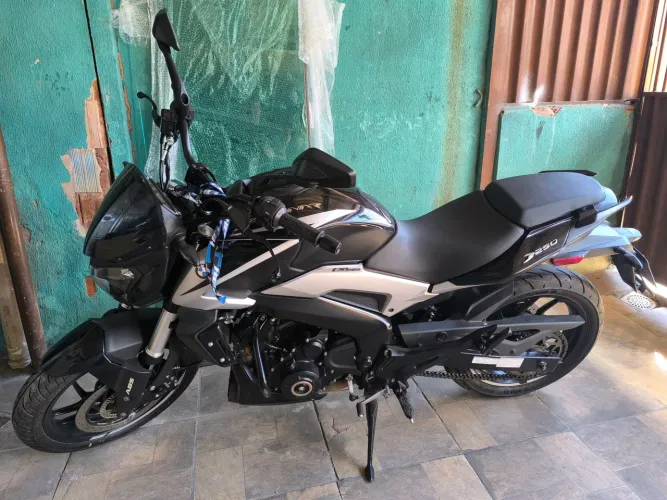 Bajaj Dominar 250 baixo km