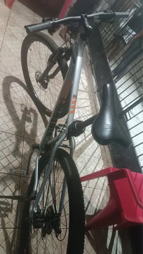 Bicicleta CALOI bem conservada