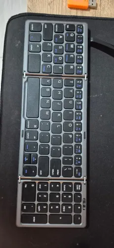 Teclado dobrável Bluetooth com teclado numérico, compatível com Windows, Android e iOS.