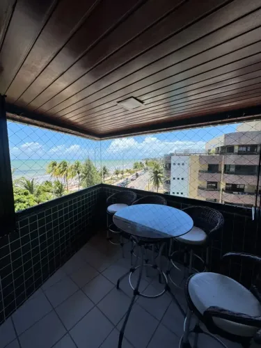 Apartamento para alugar com 129m² 4 quartos 3 suítes, vista para o mar semi-mobiliado