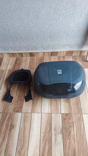 Vendo Baú de moto pro tork 45 litros  mais suporte!!!