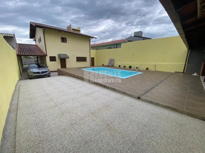 Excelente casa de 3 dormitórios para locação no bairro Abraão!