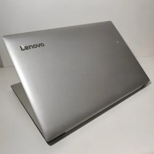 Notebook Lenovo - Intel Core de 7a Geração - SSD - 8GB de RAM - Bateria Boa