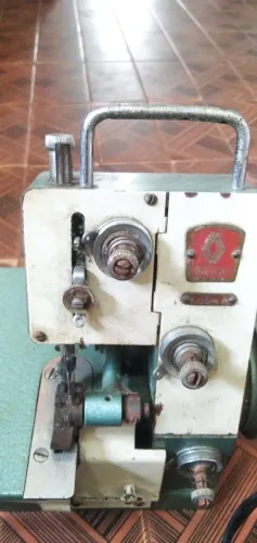 Máquina de costura overlock portátil