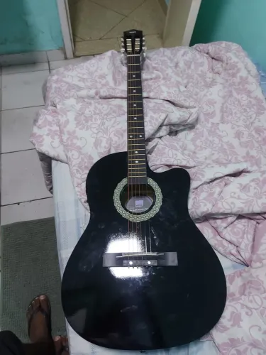 Violão novo na caixa - 500$