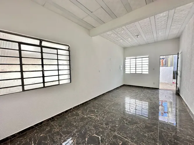 Casa independente com 3 quartos e suíte no bairro Gloria