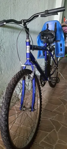 Bicicleta aro 26 usasa com cara de nova, pouco uso acompanha cadeirinha de criança