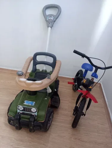 Vendo Carro de Passeio e Bicicleta Nova