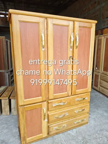 Guarda roupa de madeira 3 portas novo frete grátis.