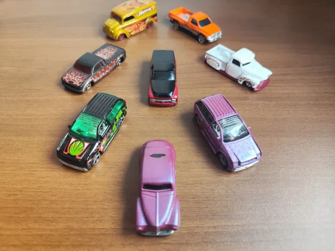 Lote Hotwheels c/8 caminhonetes, vans