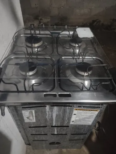 Fogão 4 queimadores funcionando perfeitamente 