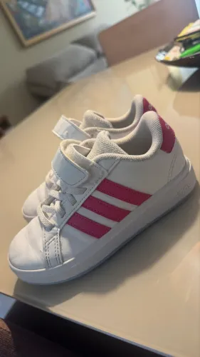 Tênis adidas original - numeração 26