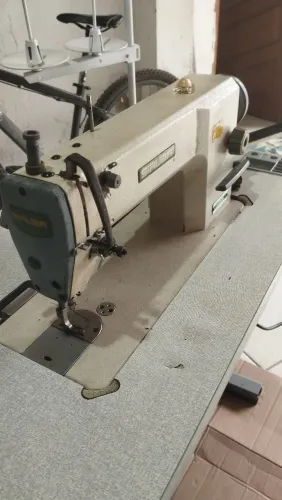 Máquina de costura reta siruba 