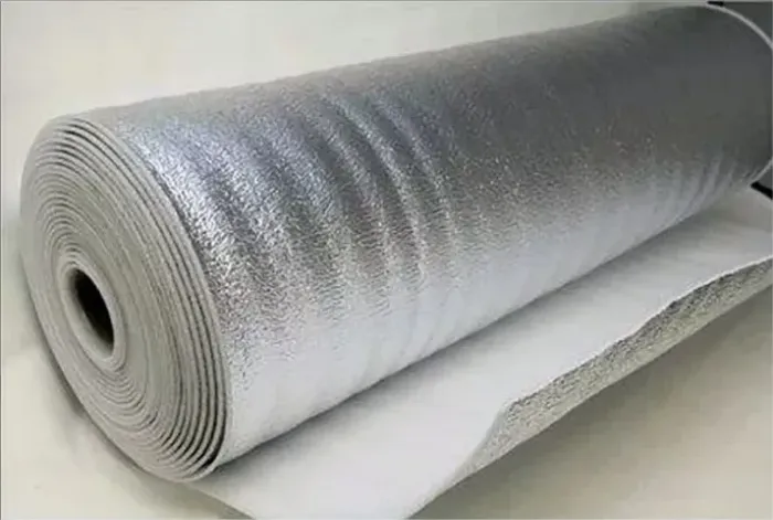 Manta térmica para telhados com espuma de polietileno + face refletora aluminizada