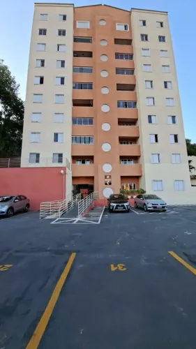 Apartamento com Quintal no Centro de São Roque!