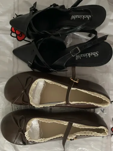 Estou vendendo dois sapatos um número 39 o outro número 38/40 estão novos não me serviu