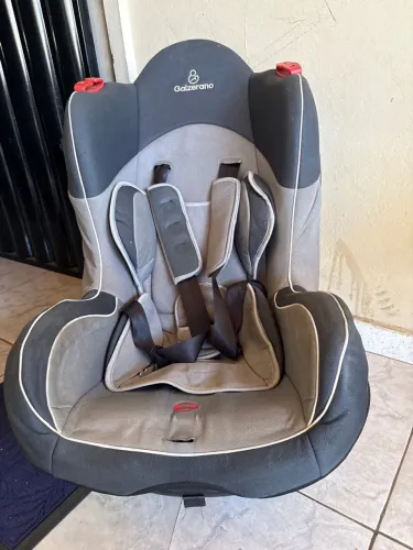 Cadeirinha galzerano usada 