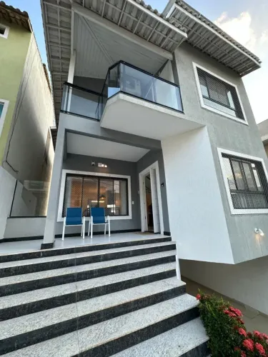 Casa em condomínio no Bairro da Glória, ótima localização, próximo a Unimed.