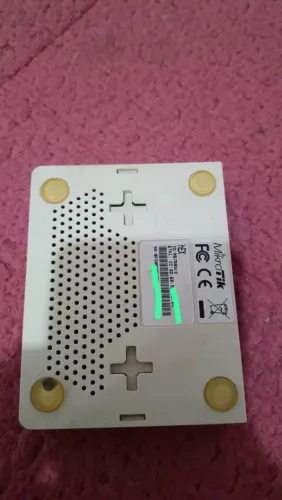 Mikrotik RB750Gr3<br>Com fonte