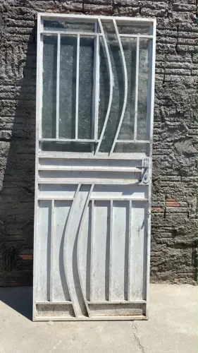 Vendo essa porta e essa janela 