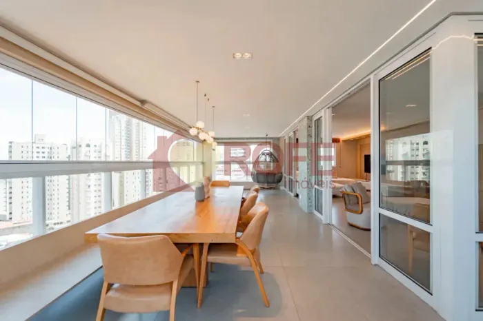 Apartamento para venda em Aclimação com 4 quartos, sendo 4 suítes, e 6 vagas e 276m²