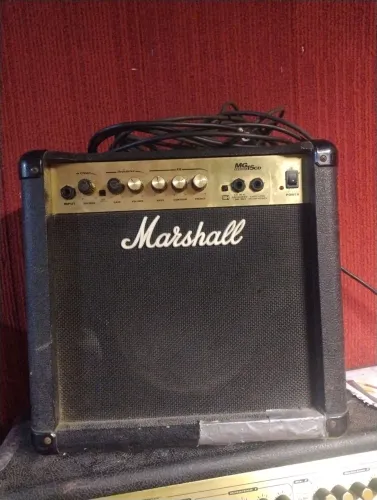 Amplificador De Guitarra Marshall MG15CD series