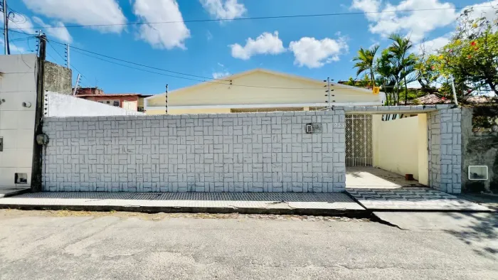 Casa Plana a venda com 396m² de Terreo com 3 quartos na Parangaba - Fortaleza - CE