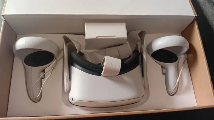 QUEST 2 VR USADO EM BOM ESTADO