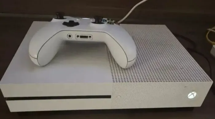 Xbox One S 1tb + Cabo HDMI + Controle
